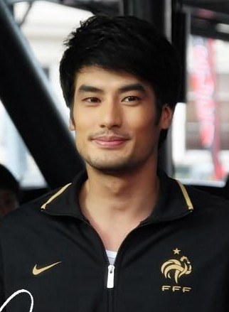 帕贡·查博里拉 Pakorn Chatborirak