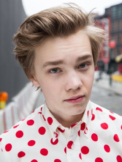 查理·普拉默 Charlie Plummer