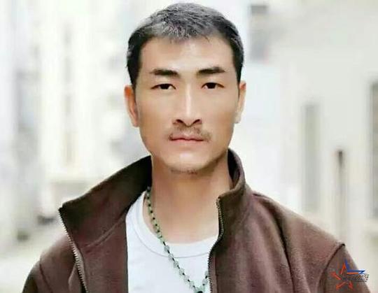 段佳绎 Jiayi Duan