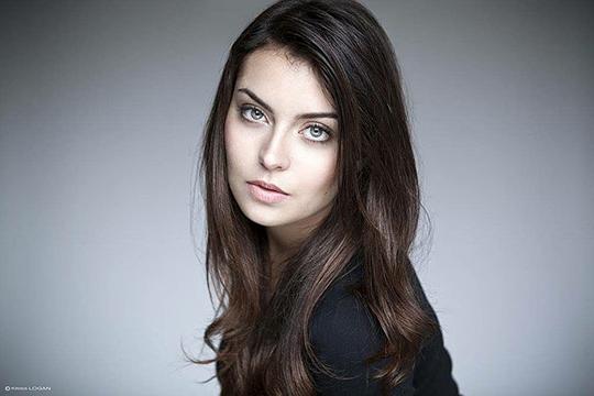 洛拉·弗雷 Lola S. Frey