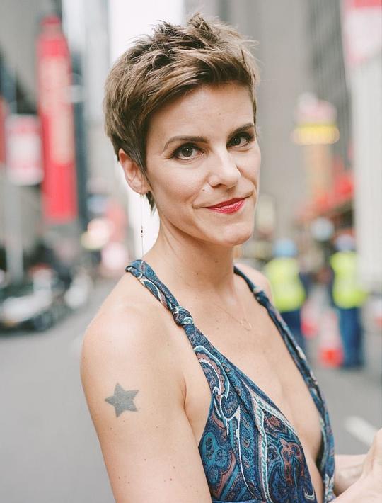 詹·科莱拉 Jenn Colella
