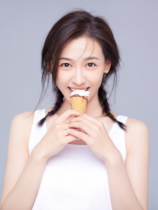 丁笑滢 Xiaoying Ding