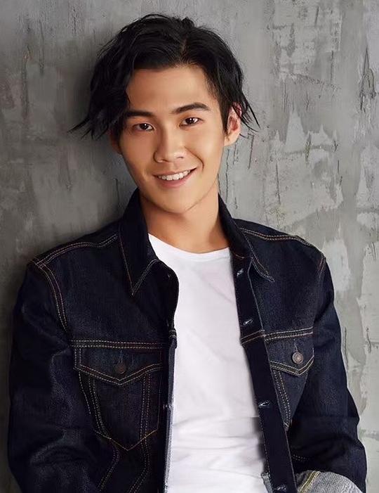 钟伟伦 Weilun Zhong