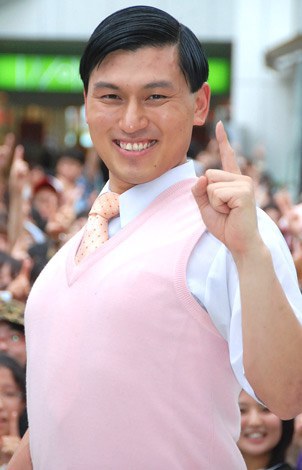 春日俊彰 Toshiaki Kasuga