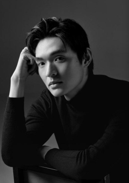 何周伟 Zhouwei He