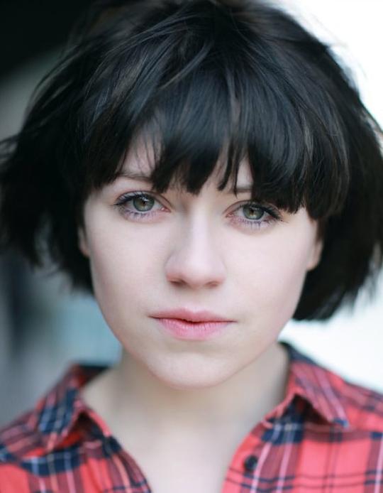 嘉玛-莉亚·德弗罗 Gemma-Leah Devereux