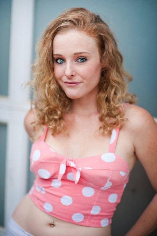 塞拉·达维 Sierra Davey