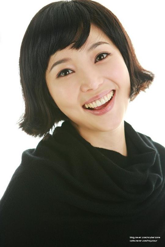 李允星 Lee Yoon-sung