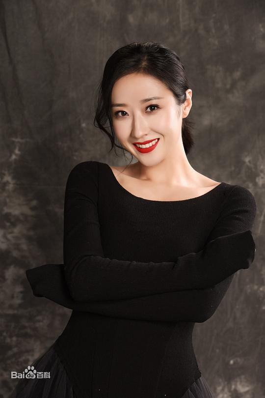 尹艺佳 Yijia Yin