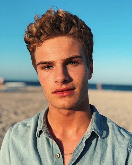布雷迪·图顿 Brady Tutton