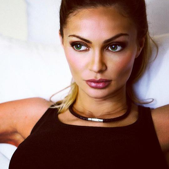 吉娅·斯科娃 Gia Skova