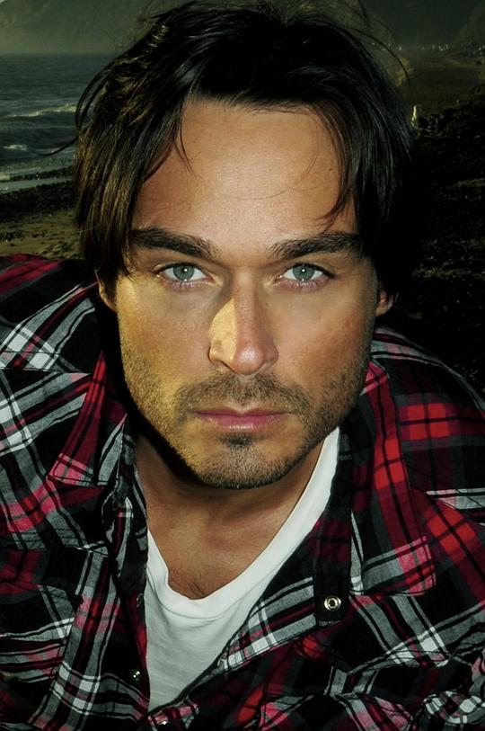 蒂亚戈·里亚尼 Tiago Riani nm4146141 tt2726560