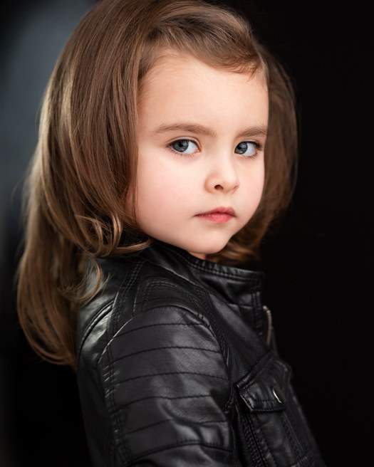 米拉·琼斯 Mila Jones