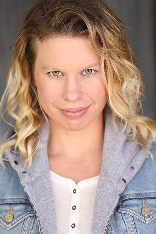 海莉·霍尔姆斯 Hayley Holmes