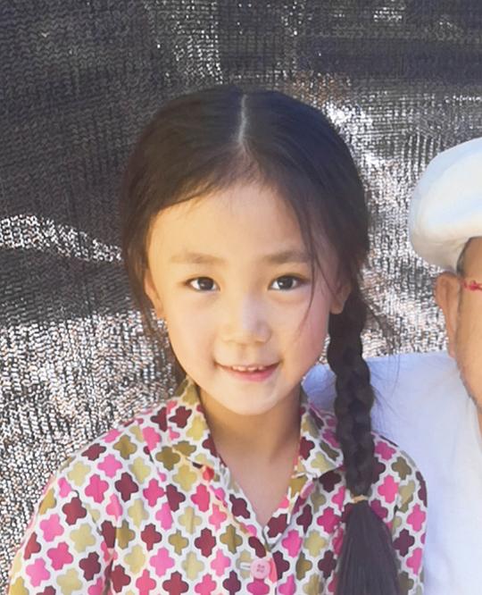 张馨予 Xinyu Zhang