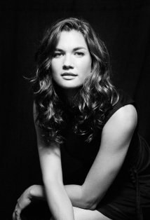 泰瑞·里维斯 Teri Reeves