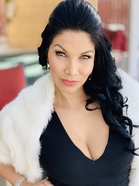 克里斯塔尔·桑托斯 Crystal Santos