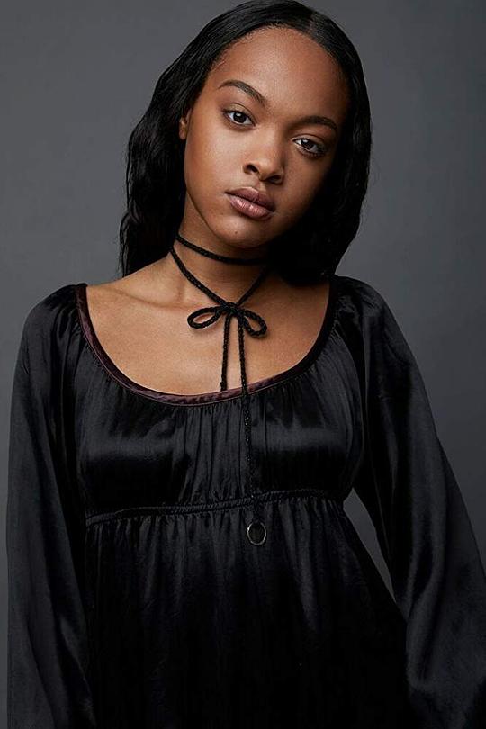 加布里埃尔·洛莱斯 Gabrielle Lorthe