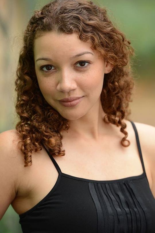 朱莉娅·霍特 Julia Holt