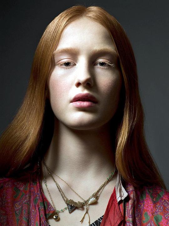 波比·萨尔沃·门努兹 Bobbi Salvör Menuez