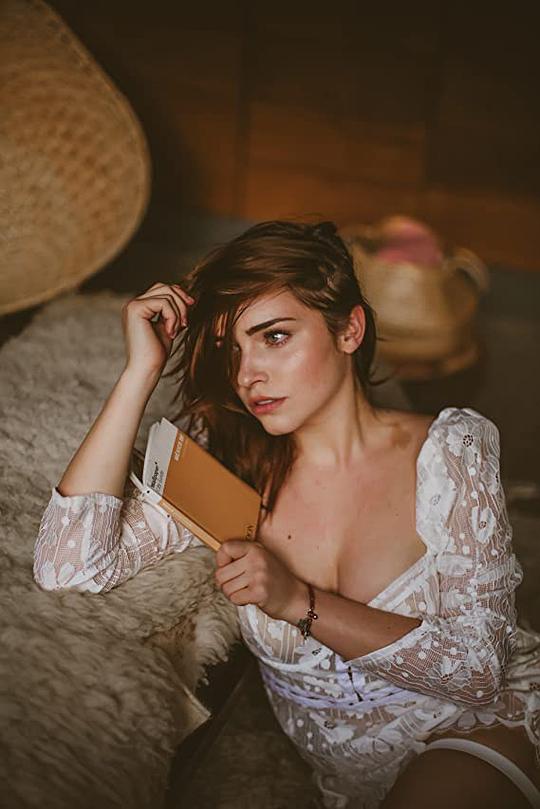 明妮·维斯特 Minnie West
