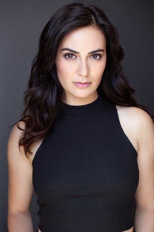 妮莉·卡拉卡斯 Nyiri Karakas