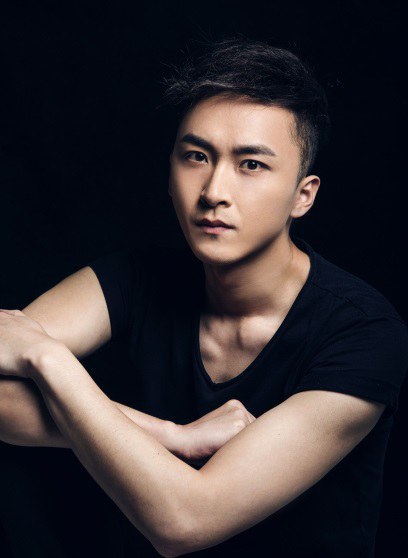 何若鹤 Ruohe He