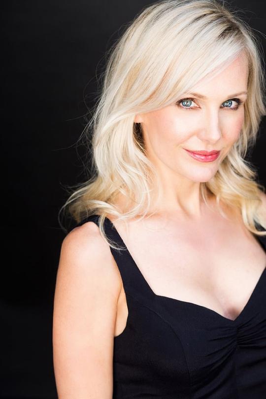 艾米·吉拉博 Amy Grabow