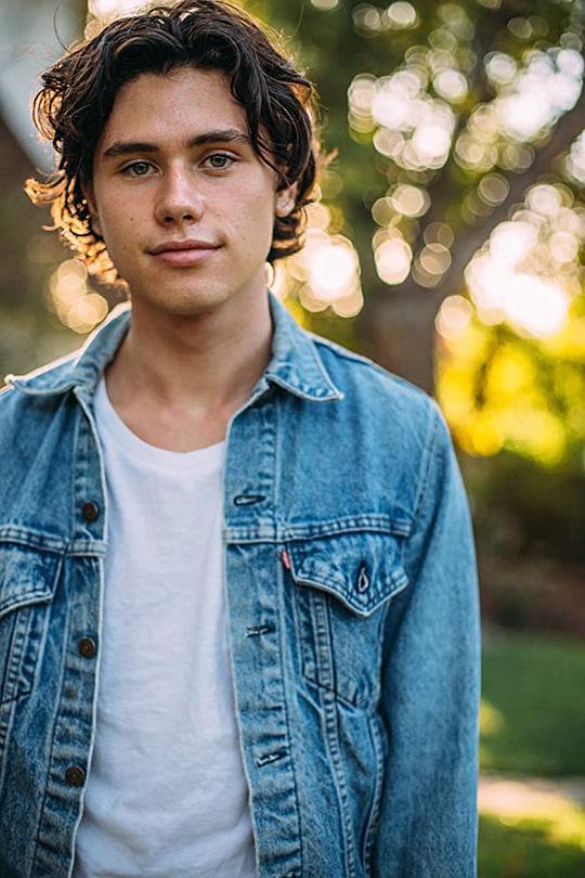 菲恩·罗伯茨 Finn Roberts