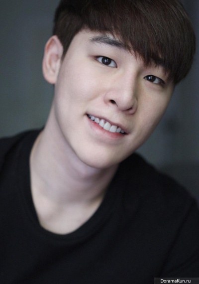 格拉维·伯恩司里 Korawit Boonsri