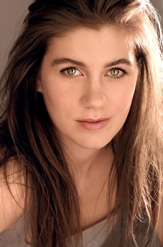 劳拉·德莱弗斯 Laura Dreyfuss
