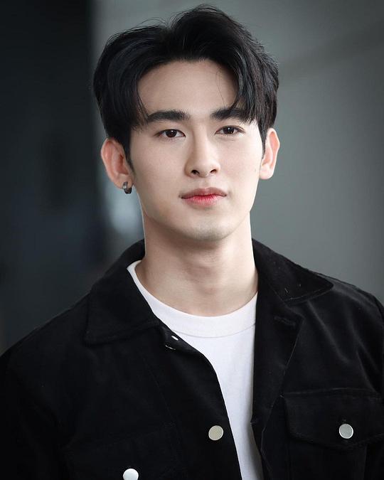 萨兰萨通·塔纳瓦查拉维 Sarunsathorn Tanawatcharawat