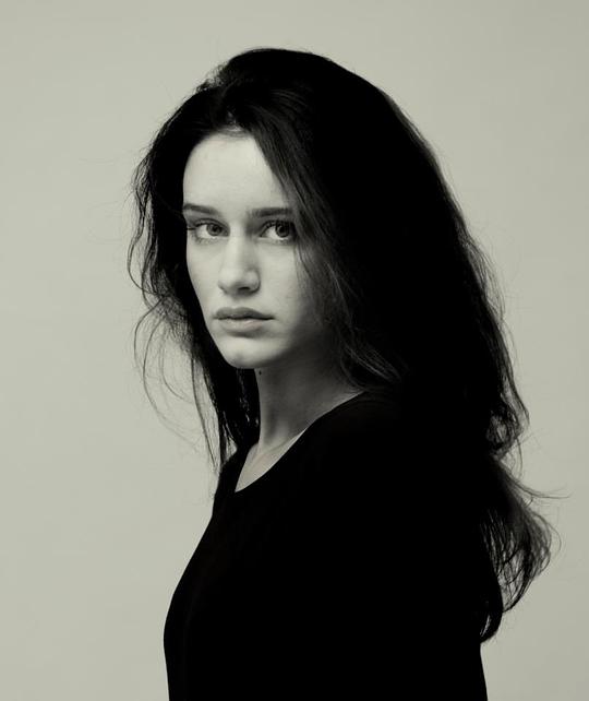 瓦伦蒂娜·贝莱 Valentina Bellè