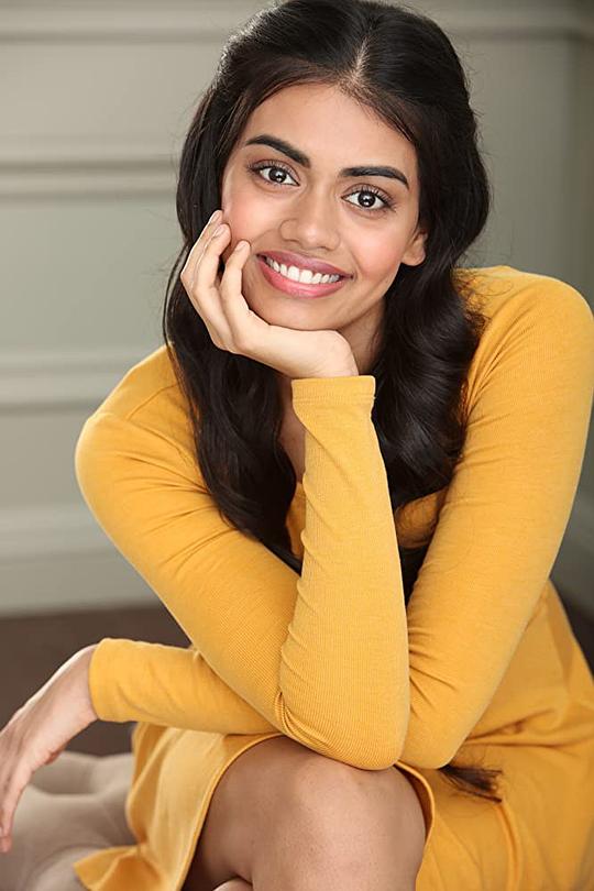 梅根·苏丽 Megan Suri