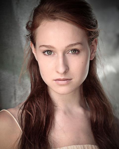 罗蒂托尔斯特 Lottie Tolhurst
