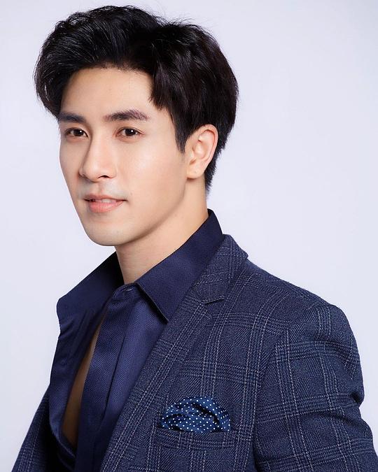 瓦迪功·朋苏比海伦 Wattikorn Permsubhirun