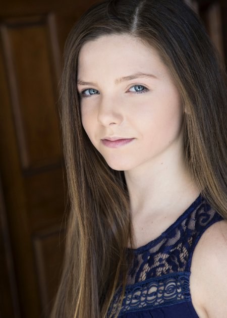 克洛伊·森格瑞 Chloe Csengery