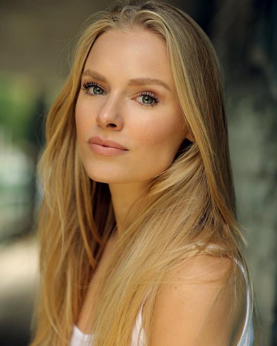 克莱曼汀-尼科尔森 Clementine Nicholson