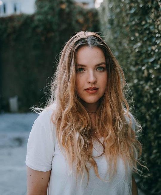 艾丝琳·保罗 Aislinn Paul