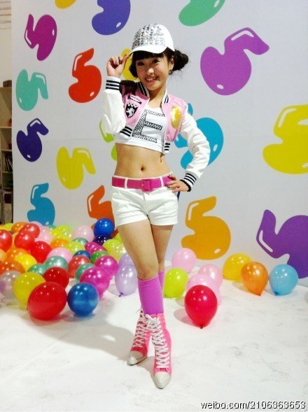 左羚子 Lingzi Zuo