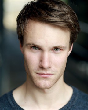 休·斯金纳 Hugh Skinner