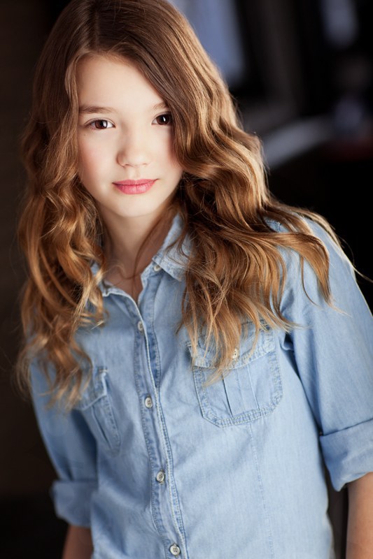 艾丽·斯考比 Ali Skovbye