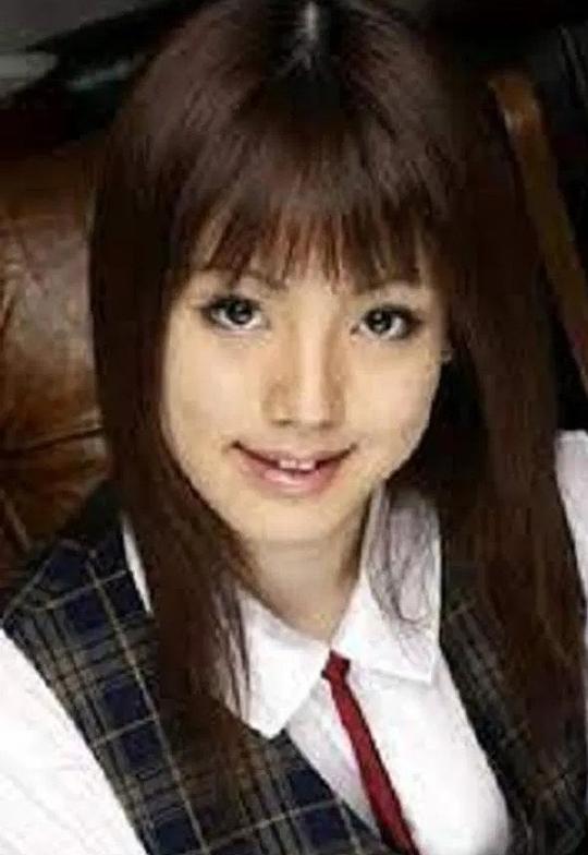 河名麻衣 Mai Kawana