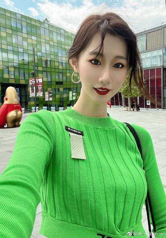 黄一惠 Yihui Huang