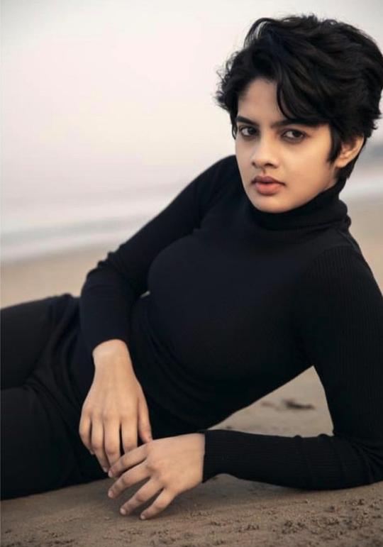 希曼西·潘迪 Himanshi Pandey