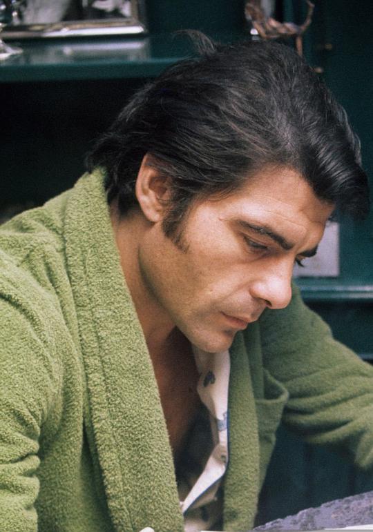 胡安·路易斯·加利亚尔多 Juan Luis Galiardo