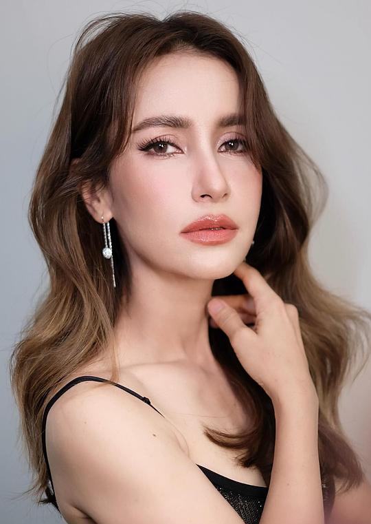 安妮·彤帕拉松 Anne Thongprasom