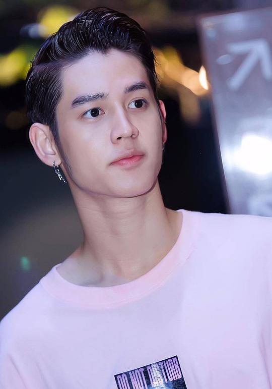 迈阿克·坎蒂斯·佤纳容 Maiake Kandis Wanaroon