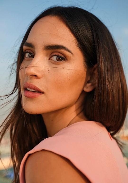 阿德里娅·阿霍纳 Adria Arjona