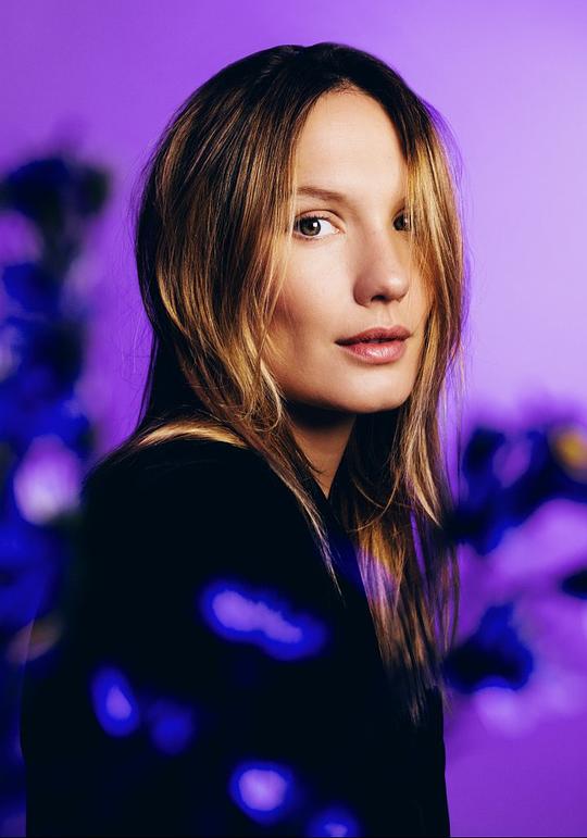 安娜·吉拉多特 Ana Girardot